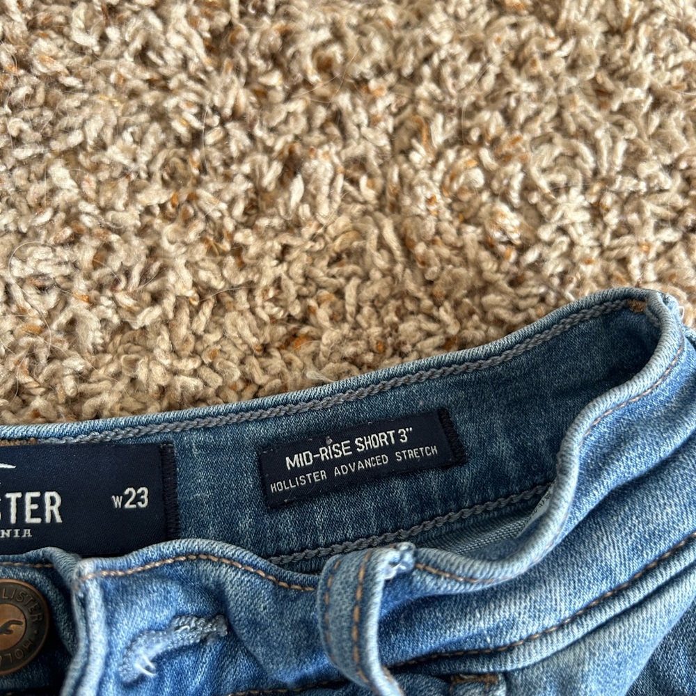 Hollister “Shortie” Advanced Stretch Mid-Rise Short 3” - Size 00 (23) - Picture 5 of 5